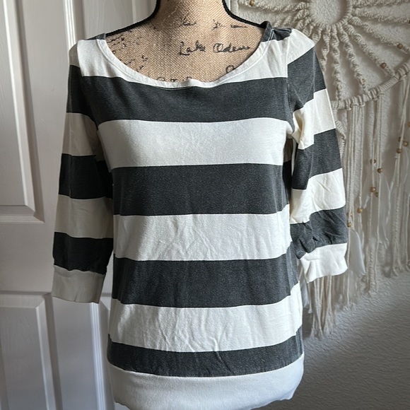 UO Truly Madly Deeply | 3/4 Sleeve Stripe Sweatshirt | Small - Picture 2 of 6